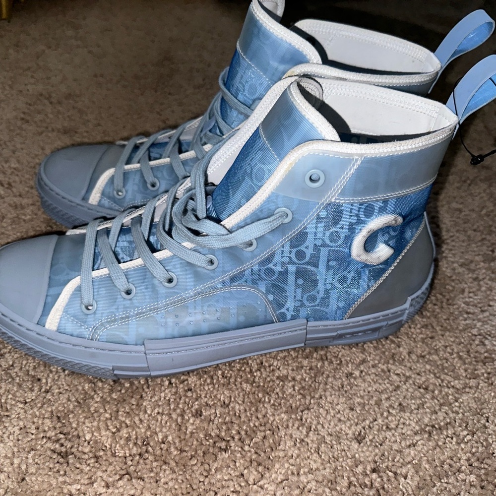 Used dior men sneakers good condition